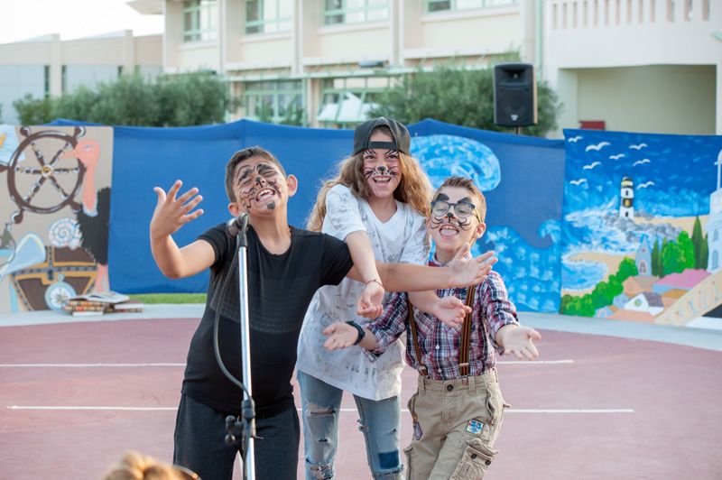 Η ιστορία του γάτου που έμαθε σ' έναν γλάρο να πετάει