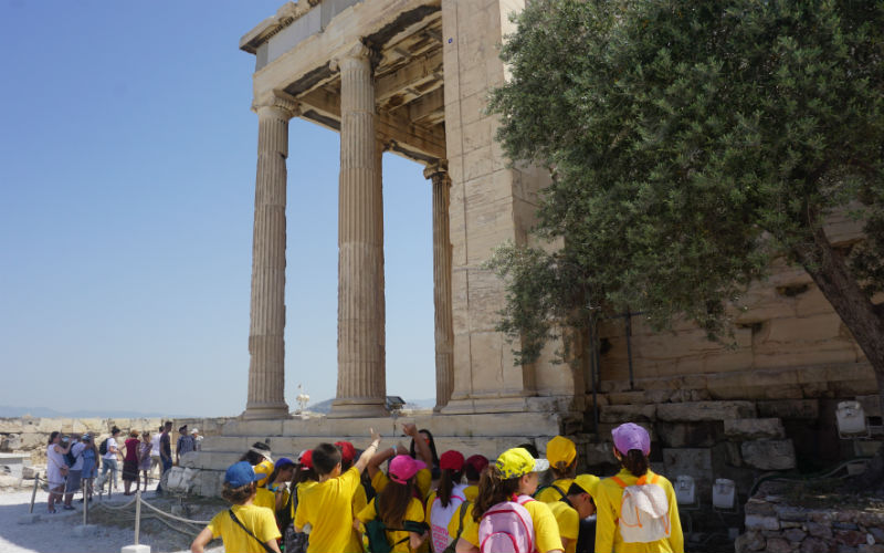 ΑΝΟΙΞΙΑΤΙΚΟΣ ΠΕΡΙΠΑΤΟΣ ΣΤΟΝ ΙΕΡΟ ΒΡΑΧΟ ΤΗΣ ΑΚΡΟΠΟΛΗΣ